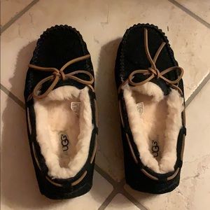 NWOT! Ugg Dakota Water Resistant Slipper in Black